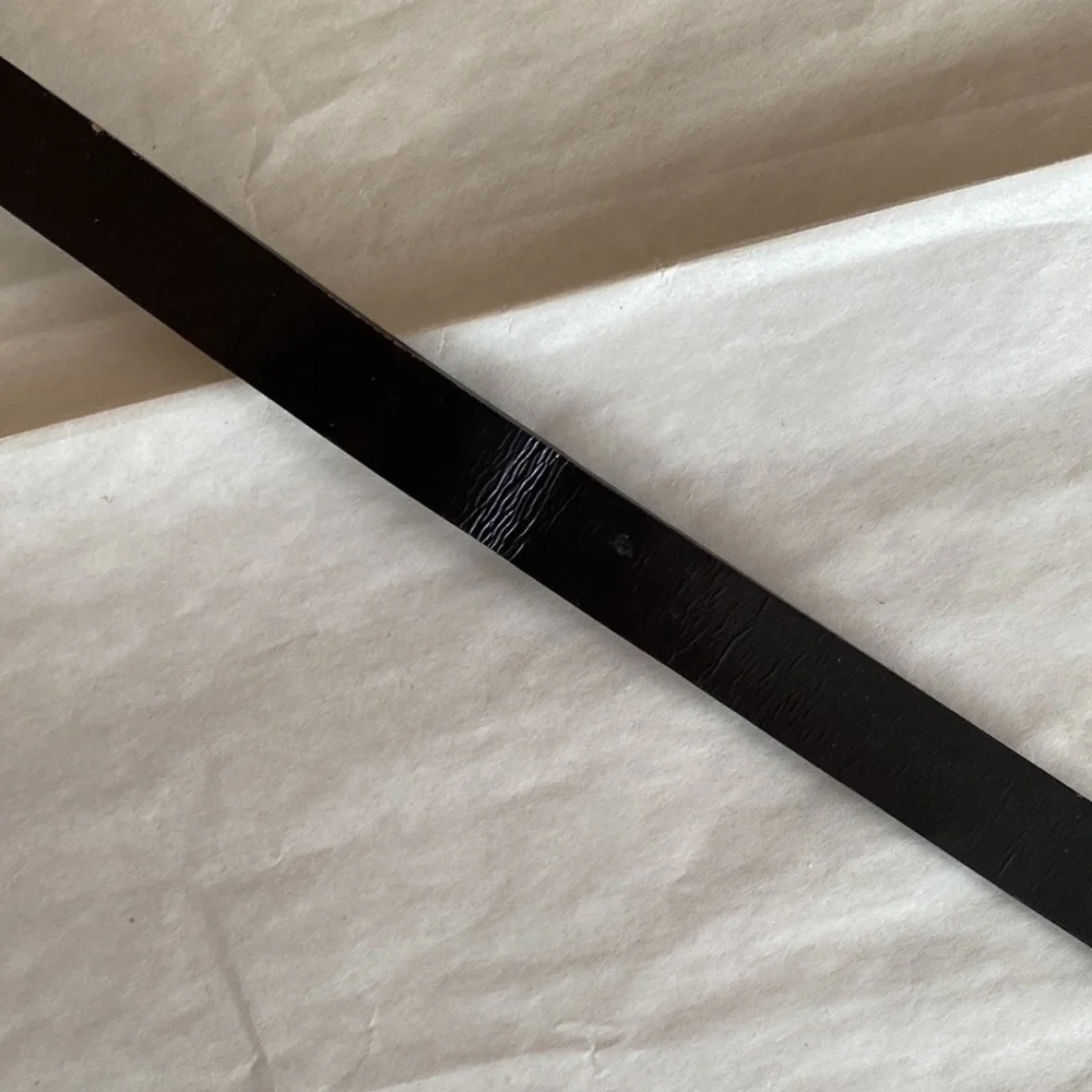 NIB Auth GUCCI leather BELT w/logo buckle 28”/71.5 cm ITALY - Picture 15 of 16